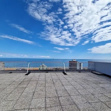 アパート Breathtaking Sea View From Our In リニャーノ・サッビアドーロ